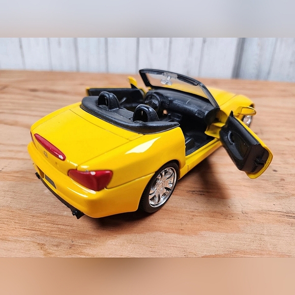 Honda S2000 Convertible Yellow Car SCALE 1:24 SCALE MAISTO CollectableCars Rare - Picture 9 of 14